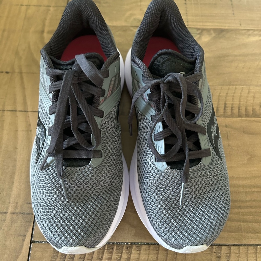 Saucony Running Shoes Size 6 - Gray